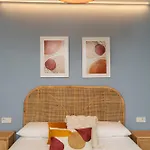 Malvarrosa Stay!